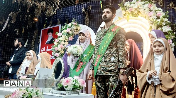 عقد یک زوج بسیجی در حاشیه تجمع؛ قاب متفاوتی از «حماسه حضور» در بناب