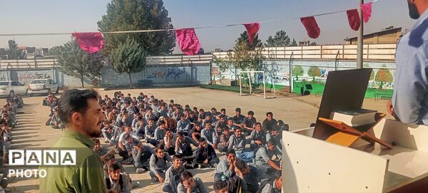 نواختن زنگ مهر و مقاومت ایثار و آغازسال تحصیلی جدیددر آموزشگاه شاهدشهیدزیوری 