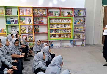 ماجراجویی دانش آموزان میبدی در دنیای کتاب‌ها