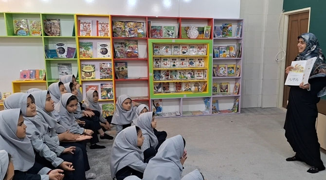 ماجراجویی دانش آموزان میبدی در دنیای کتاب‌ها