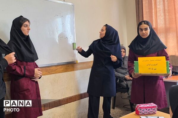 هفته سلامت روان در هنرستان کبری زرگران ملارد 