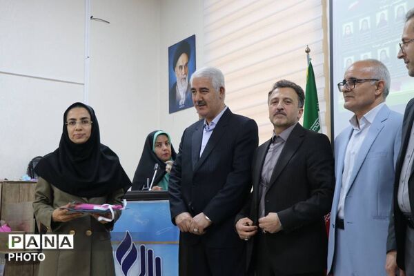«سپاس معلم» در تبریز؛ آیین تجلیل از معلمان نمونه ناحیه یک با حضور فرماندار 
