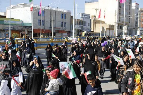 حضور پرشور دانش‌آموزان گچساران در راهپیمایی ۲۲ بهمن