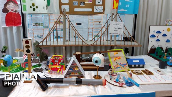 نمایشگاه جابربن‌حیان در دبستان سما ۴