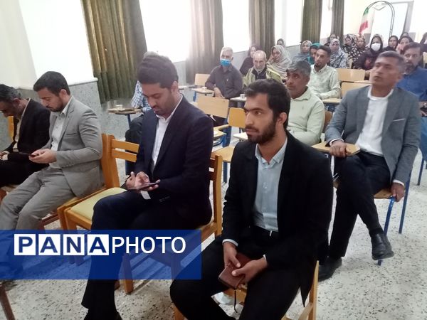 جشن تقدیر از دانش‌آموزان برتر دبیرستان علی‌سایانی فین