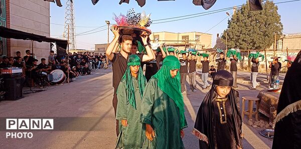برگزاری مراسم تعزیه در روستای دهنو آورزمان با حضور اهالی منطقه