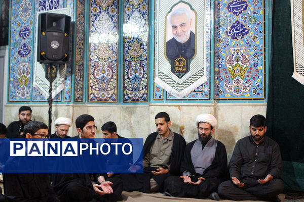 روایتگری طلاب جوان در یادواره شهدای مدرسه حقانی قم