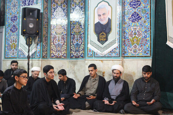 روایتگری طلاب جوان در یادواره شهدای مدرسه حقانی قم