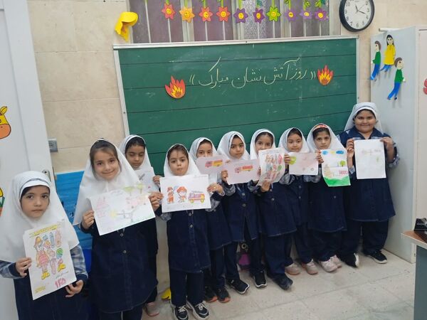 آتش و رنگ در کنار هم؛ جشن نقاشی دانش‌آموزان دبستان شهید میرشمسی 
