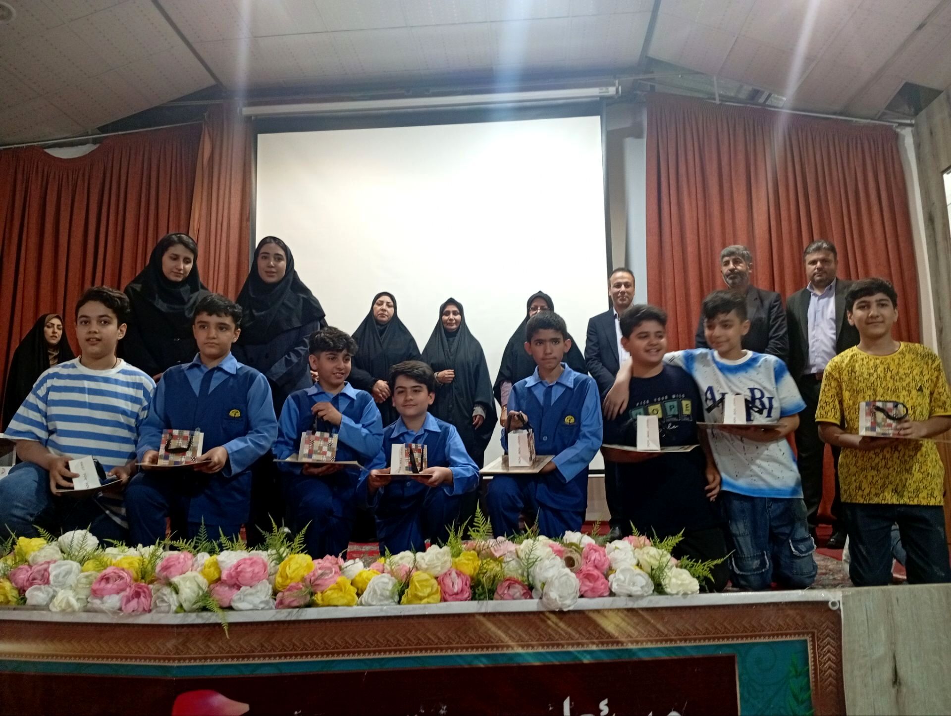 تجلیل از تئاتر دانش‌آموزی  و خبرنگاران پانا در کانون شهید مطهری شهرستان ساوجبلاغ 