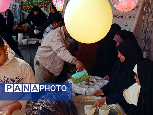 توزیع آش نذر ظهور در کاشمر 