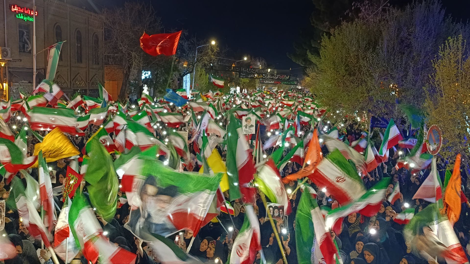 بیعت مردم نیشابور با سومین رهبر انقلاب اسلامی و اعلام بیزاری از دشمنان وطن