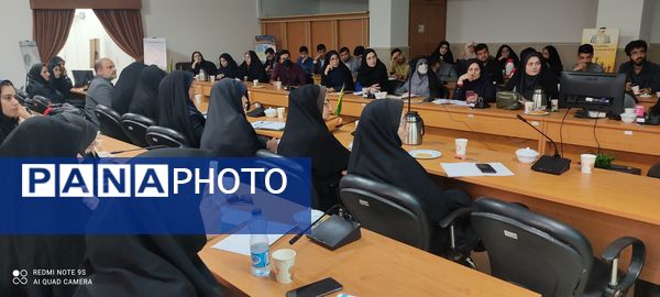 جلسه آموزشی-توجیهی ارزیابان سـوابق پـژوهـشی آزمون اسـتخدامی آمـوزگاری آمـوزش و پـرورش