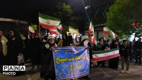 دسته عزاداری روستای همت آباد زمانی در مراسم چهلم رهبر شهید و شهدای میناب در حسینیه امام 