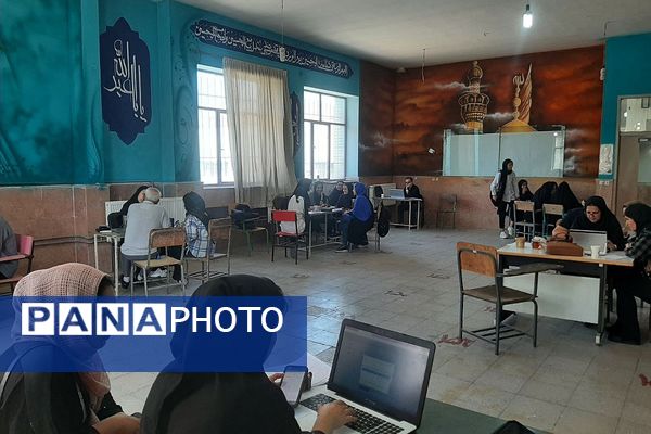  فعالیت پایگاه انتخاب رشته کنکور 1403 با حضور مشاوران برتر در شهرستان ورامین