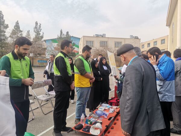 مانور زلزله استانی در هنرستان دخترانه محمودیه ناحیه ۶(2)