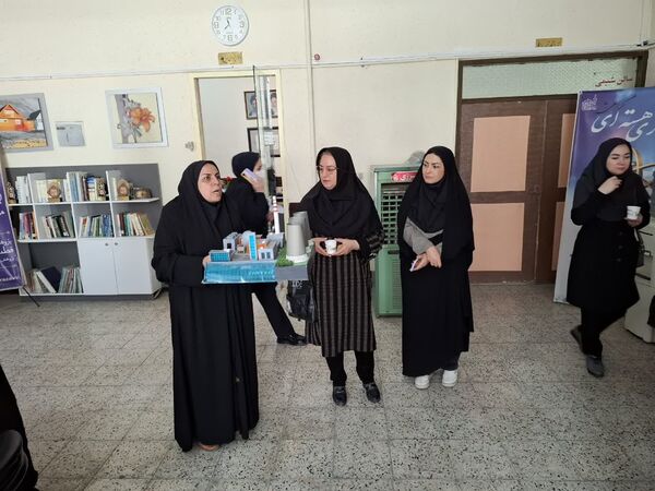 بازدید از پژوهش سرا و آزمایشگاه مرکزی رازی ناحیه ۲ در هفته مشاغل 