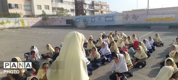 ۷ مهر؛ آموزش ایمنی و آشنایی با فداکاری آتش‌نشانان در دبستان فرزانگان