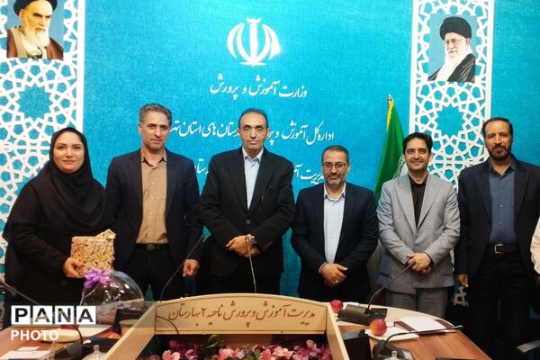 بزرگداشت هفته معلم و تقدیر از خدمات ارزنده مشاوران در بهارستان‌دو