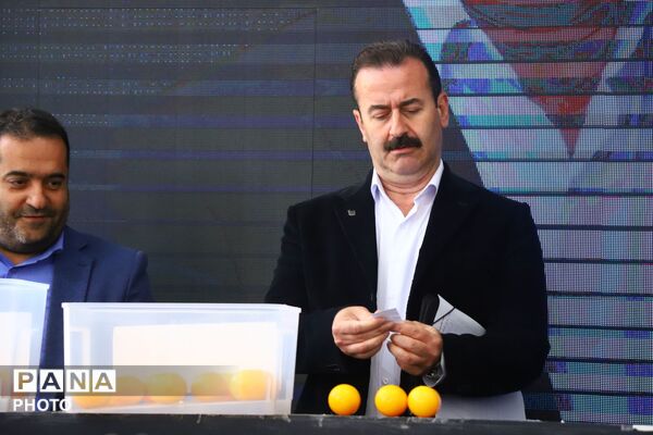 جشنواره بزرگ خریداران ماهی در تبریز