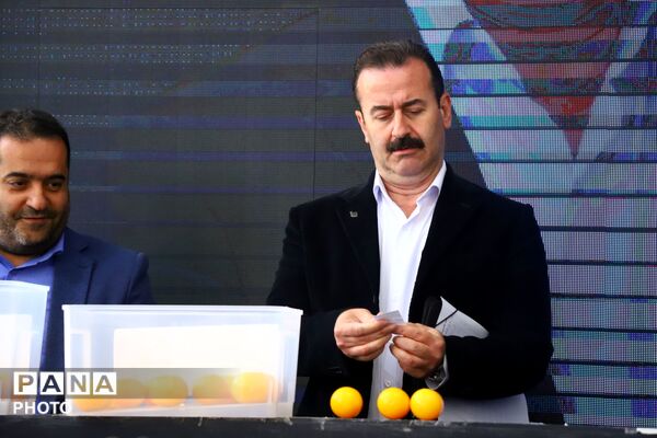 جشنواره بزرگ خریداران ماهی در تبریز