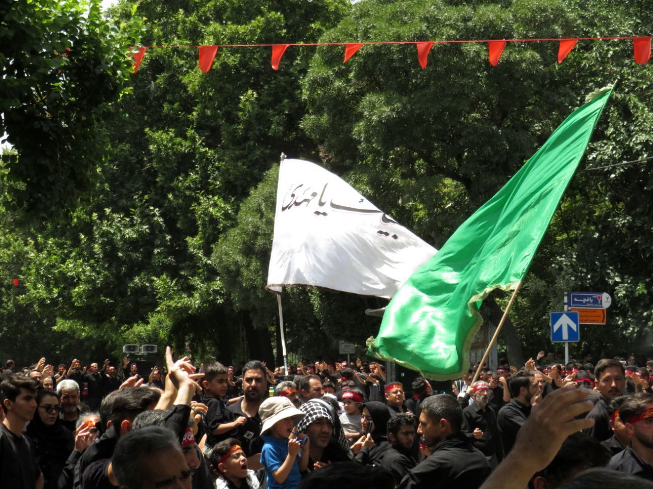 تاسوعا در همدان وقتی اشک، قلم را هدایت می‌کند