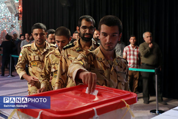 مرحله دوم انتخابات چهاردهمین دوره ریاست‌ جمهوری در آستان امامزاده صالح(ع)