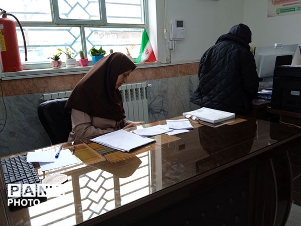 اعلام نتایج امتحانات نوبت اول دبیرستان عزت طلایی به والدین دانش آموزان 