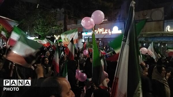 دختران نیشابوری در صف اول تجمعات-۲