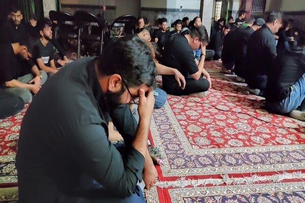 مراسم عزاداری آقا ابا عبدالله الحسین (ع) در شب عاشورا حسینی در شهر بار 