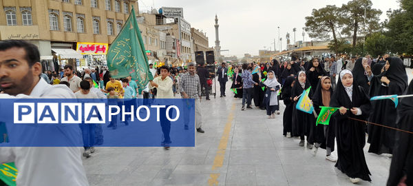 شادپیمایی دانش‌آموزان ابتدایی قم به‌مناسبت عید ولایت