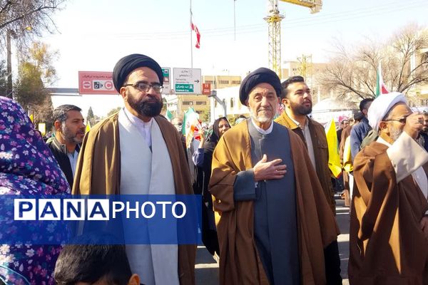 حضور پرشور مردم شیراز در راهپیمایی 22 بهمن، خون تازه در رگ‌های انقلاب 