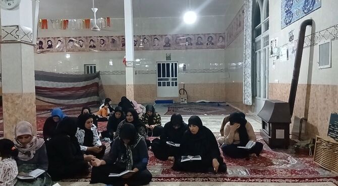طنین دعای کمیل درمسجد صاحب‌الزمان (عج)روستای اولادقباد به نیت پیروزی رزمندگان اسلام