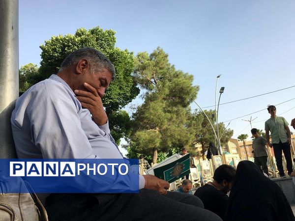 برپایی مراسم دعای عرفه در گلستان شهدای اصفهان