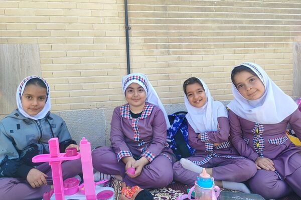 شادی و هیاهوی کودکان در اردوی درون مدرسه‌ای  آموزشگاه ایران ۲ به مناسب هفته ملی کودک 