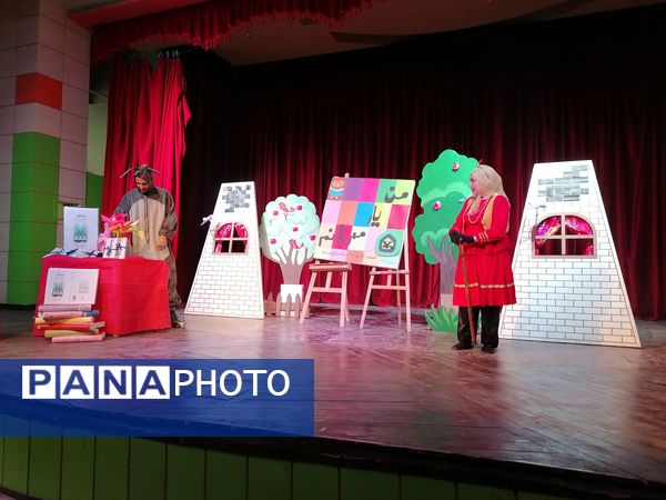 نمایش خاله سوسکه  در کانون پرورش فکری کودکان و نوجوانان 