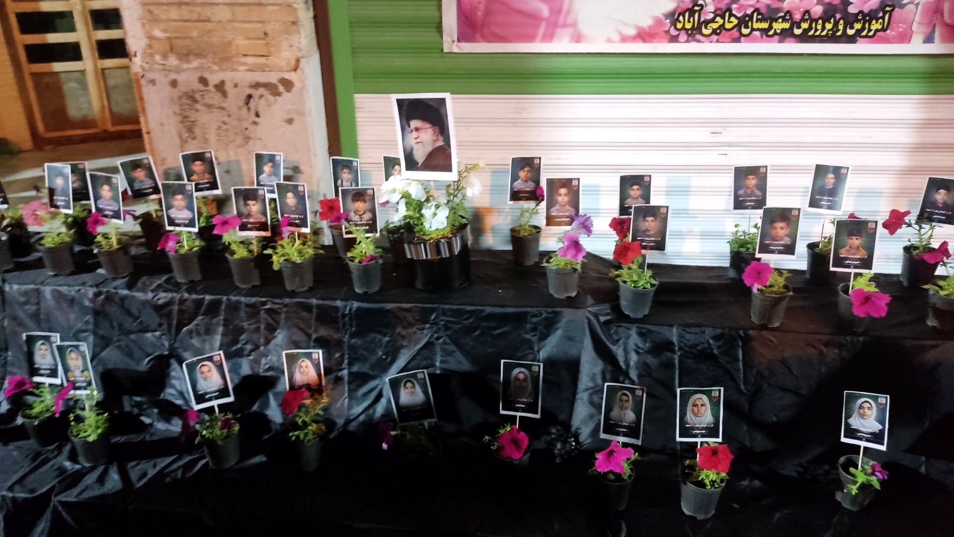 چهلمین روز شهادت رهبر شهید و دانش‌آموزان مدرسه شجره طیبه میناب