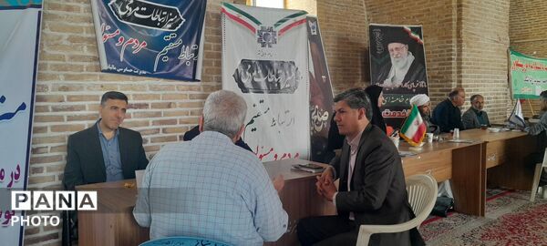 خدمت رسانی ادارات و سازمان های شهرستان نیشابور در میزخدمت نماز جمعه 
