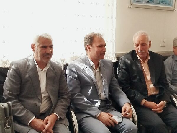 بازدید معاون پرورشی و تربیت بدنی آموزش و پرورش کاشمر از دبیرستان امام حسین (ع) 