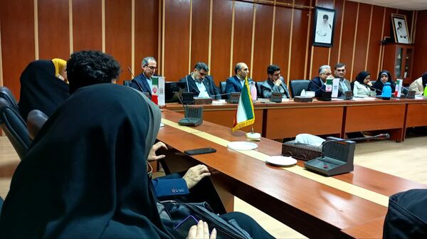 جلسه «هم مراقبتی، والدین آگاه، دختران همراه»