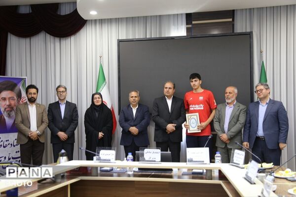تجلیل از دانش‌آموزان ورزشکار و قهرمان آذربایجان شرقی
