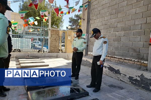 غبارروبی مزار شهدا در امام زاده حسن(ع) نسیم‌شهر