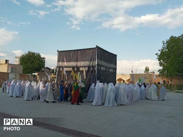 حرم حضرت قیدار نبی(ع) میزبان نمایش بزرگ بازسازی واقعه غدیر شد/