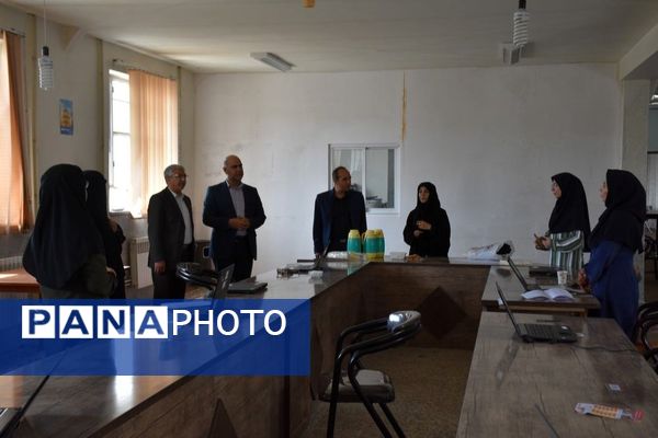 بازدید معاون مرکز ارزشیابی و تضمین کیفیت وزارت آموزش و پرورش از حوزه‌ آزمون و مرکز تصحیح اوراق آزمون نهایی ناحیه یک مشهد 