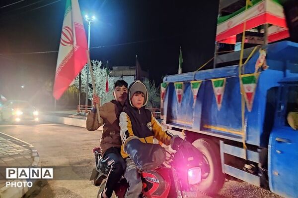 حضور پرشور مردم در کاروان خودرویی از بلوار حسینیه شهدا تا گلزار شهدای شهر بار
