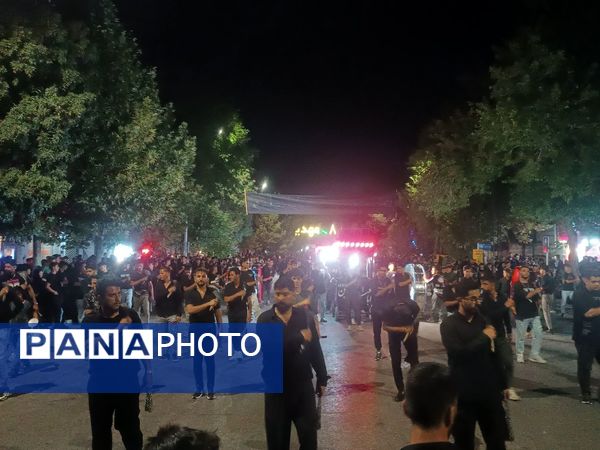 مراسم عزاداری شب عاشورا در خیابان‌های نیشابور 