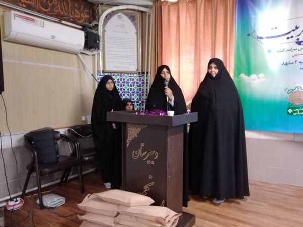 آیین نواخته شدن زنگ نماز در دبیرستان نجمه