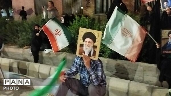 گذری بر میدان حافظ در   هشتاد و پنجمین شب از اجتماعات مردمی نیشابور