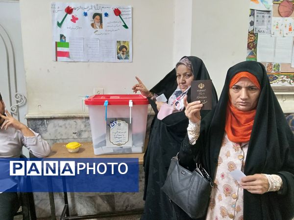 حضور مردم ولایت‌مدار نیشابور در شعبه‌های مختلف اخذ رأی 