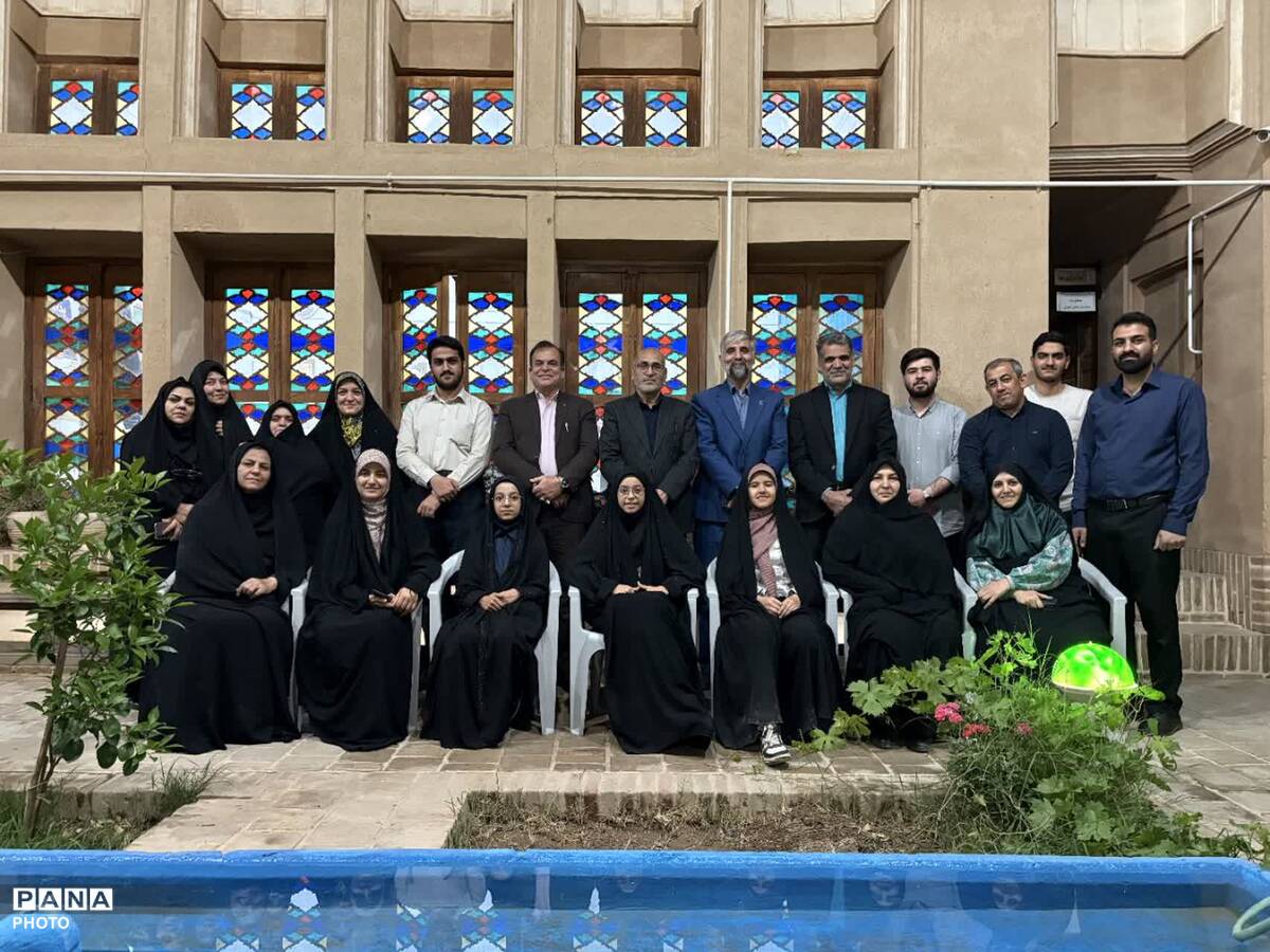 دیدار صمیمی معاون فعالیت‌های دانش‌آموزی سازمان دانش‌آموزی کشور با مسئولان یزد